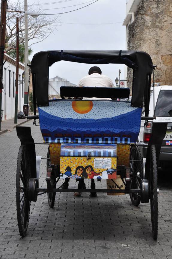 Carruagem nas ruas da Zona Colonial, em Santo Domingo, capital da República Dominicana